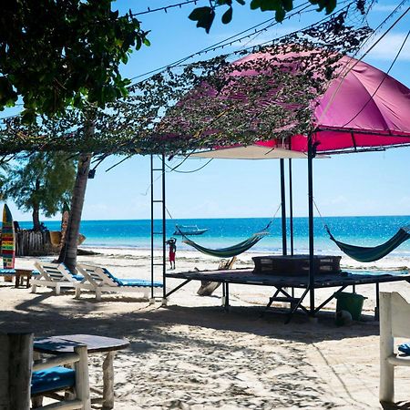 Ostello Soul Breeze Backpackers Diani Diani Beach Esterno foto