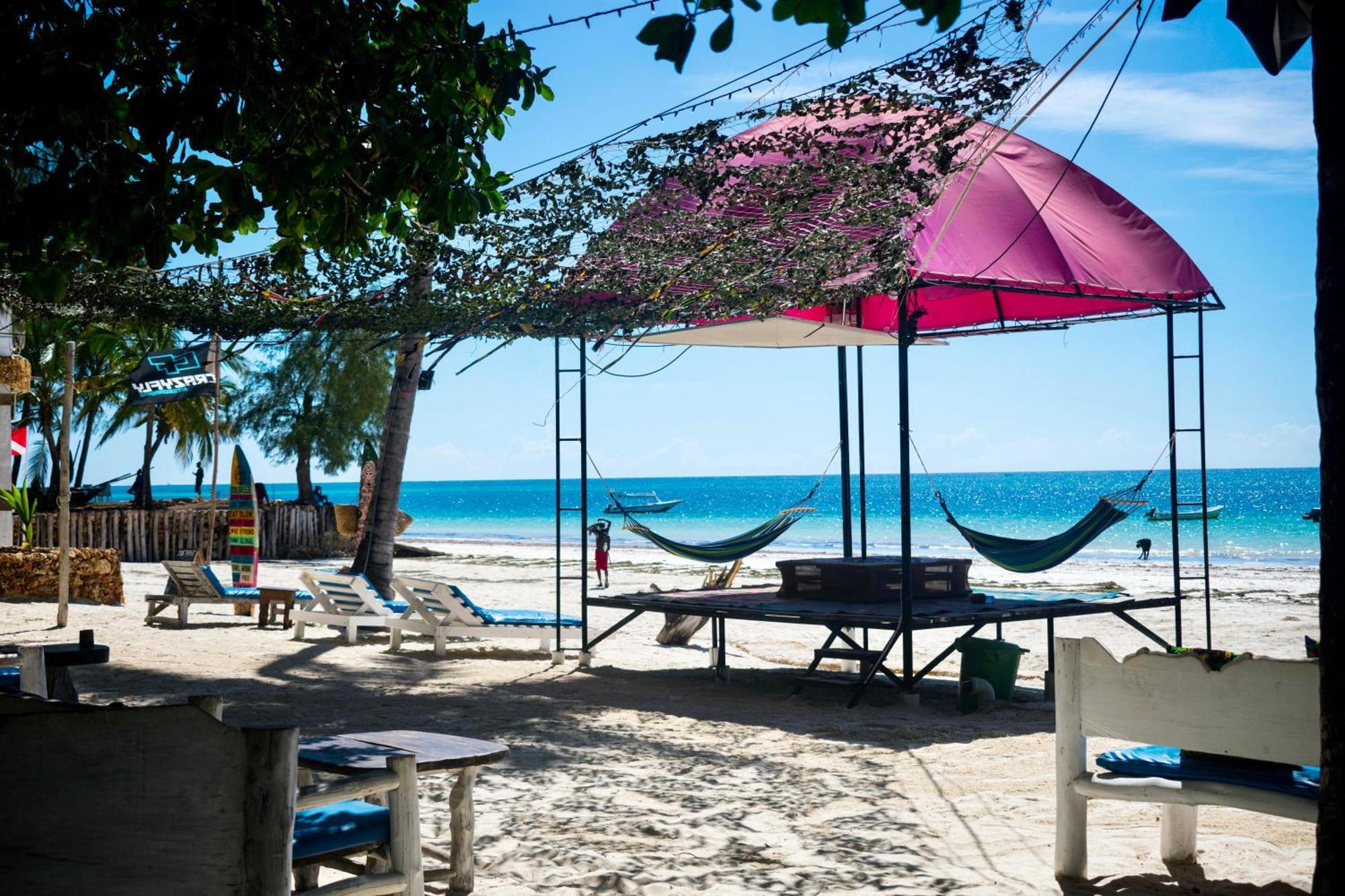 Ostello Soul Breeze Backpackers Diani Diani Beach Esterno foto