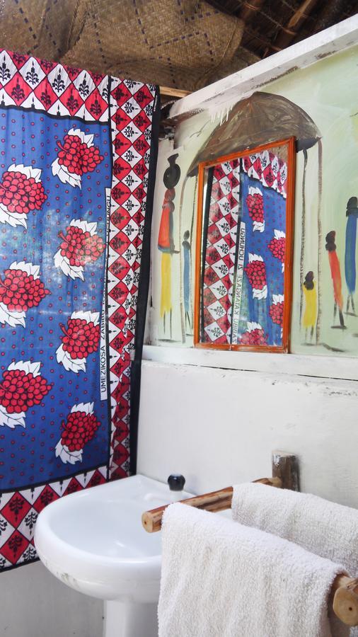 Ostello Soul Breeze Backpackers Diani Diani Beach Esterno foto