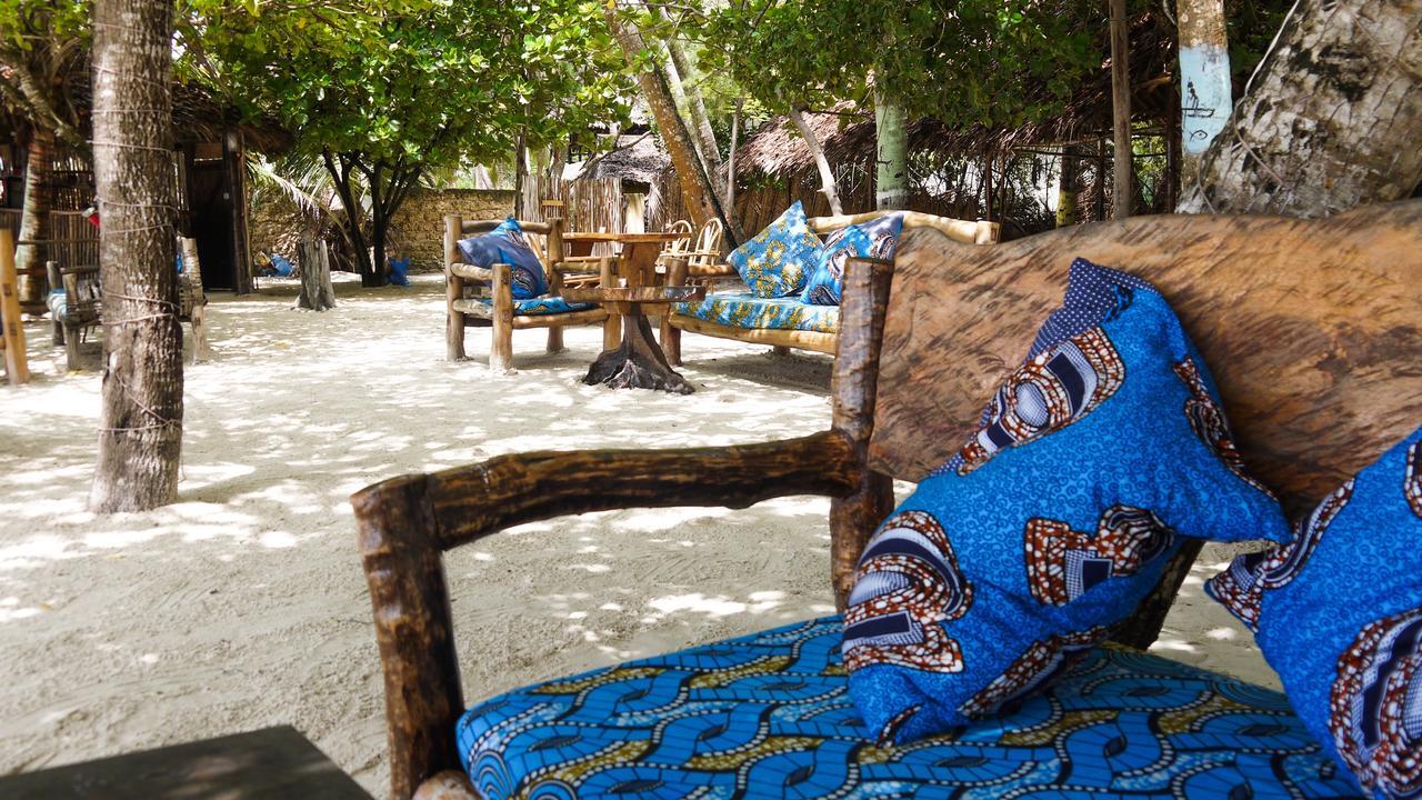 Ostello Soul Breeze Backpackers Diani Diani Beach Esterno foto