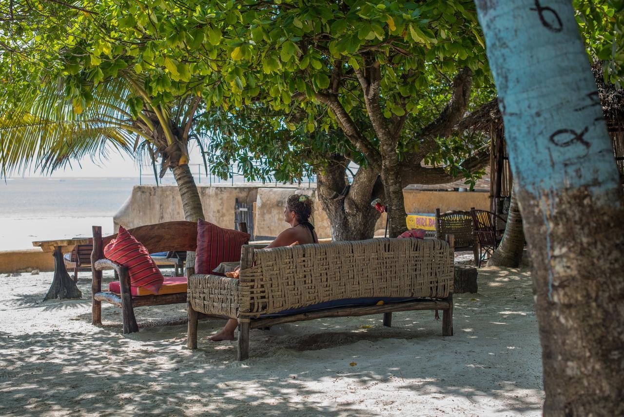 Ostello Soul Breeze Backpackers Diani Diani Beach Esterno foto