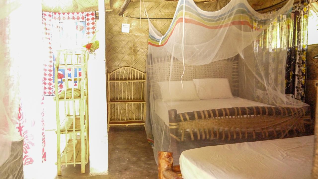 Ostello Soul Breeze Backpackers Diani Diani Beach Esterno foto