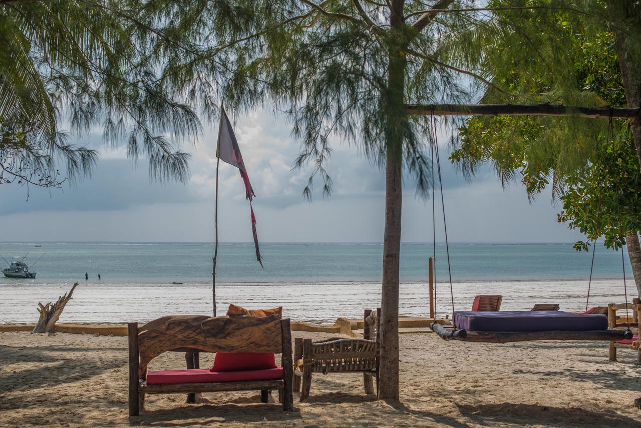 Ostello Soul Breeze Backpackers Diani Diani Beach Esterno foto