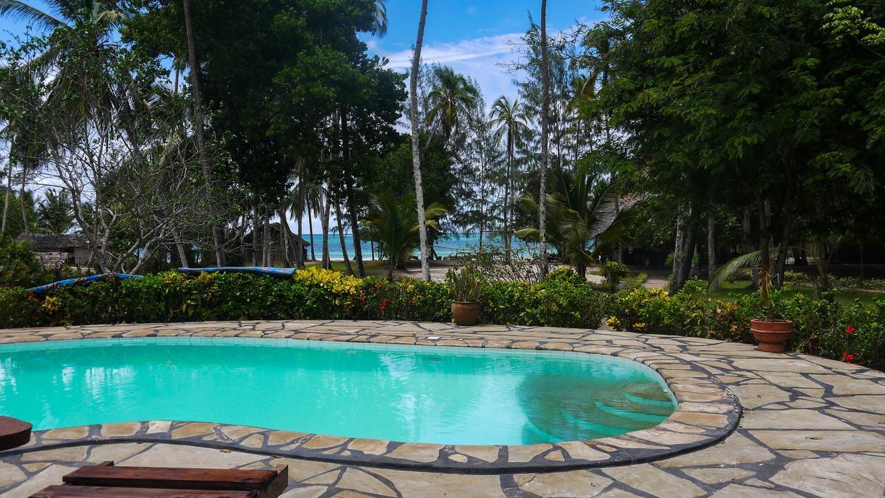 Ostello Soul Breeze Backpackers Diani Diani Beach Esterno foto