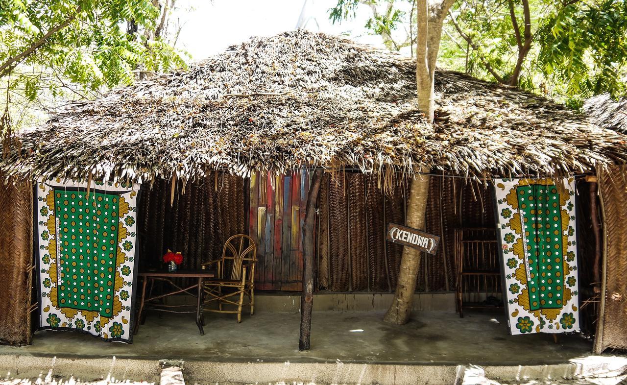 Ostello Soul Breeze Backpackers Diani Diani Beach Esterno foto