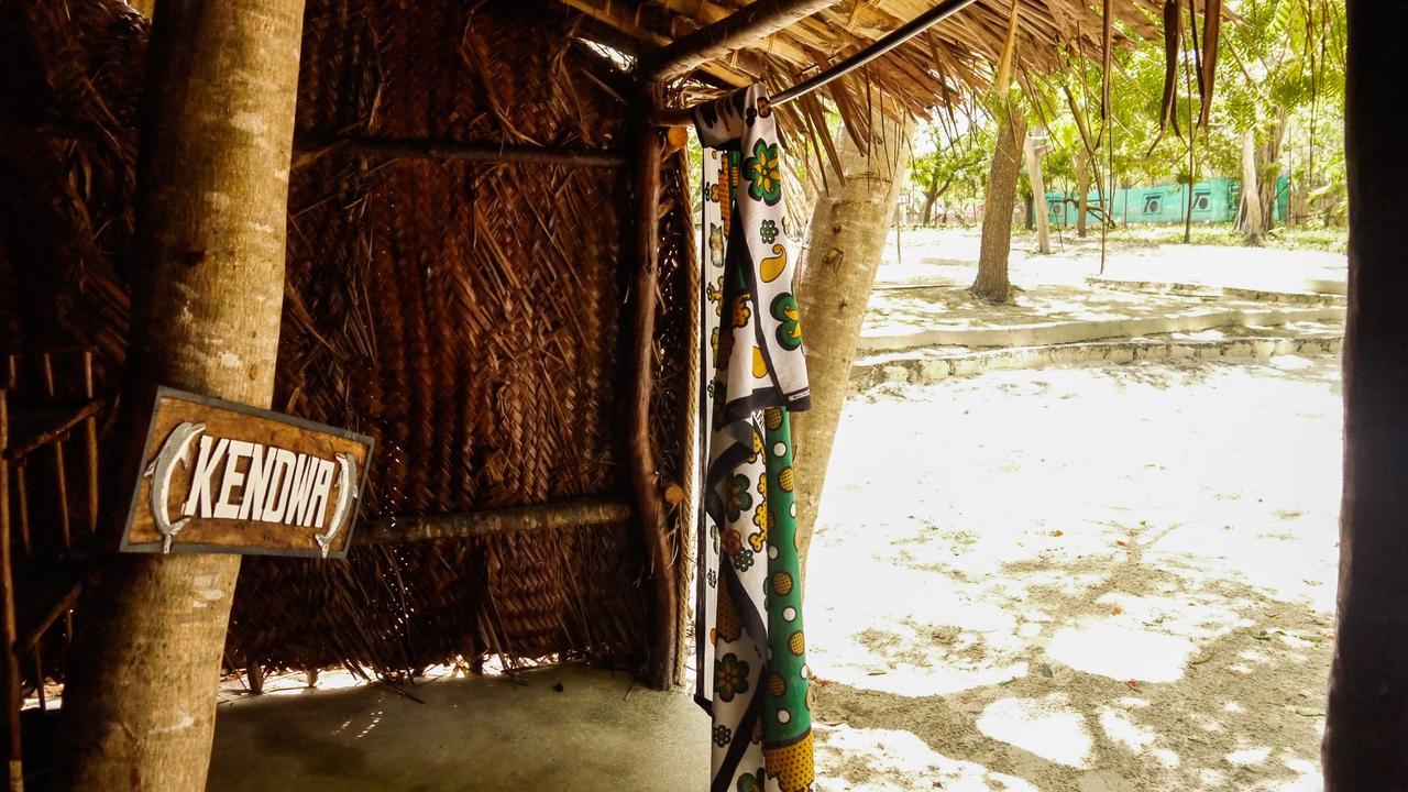 Ostello Soul Breeze Backpackers Diani Diani Beach Esterno foto