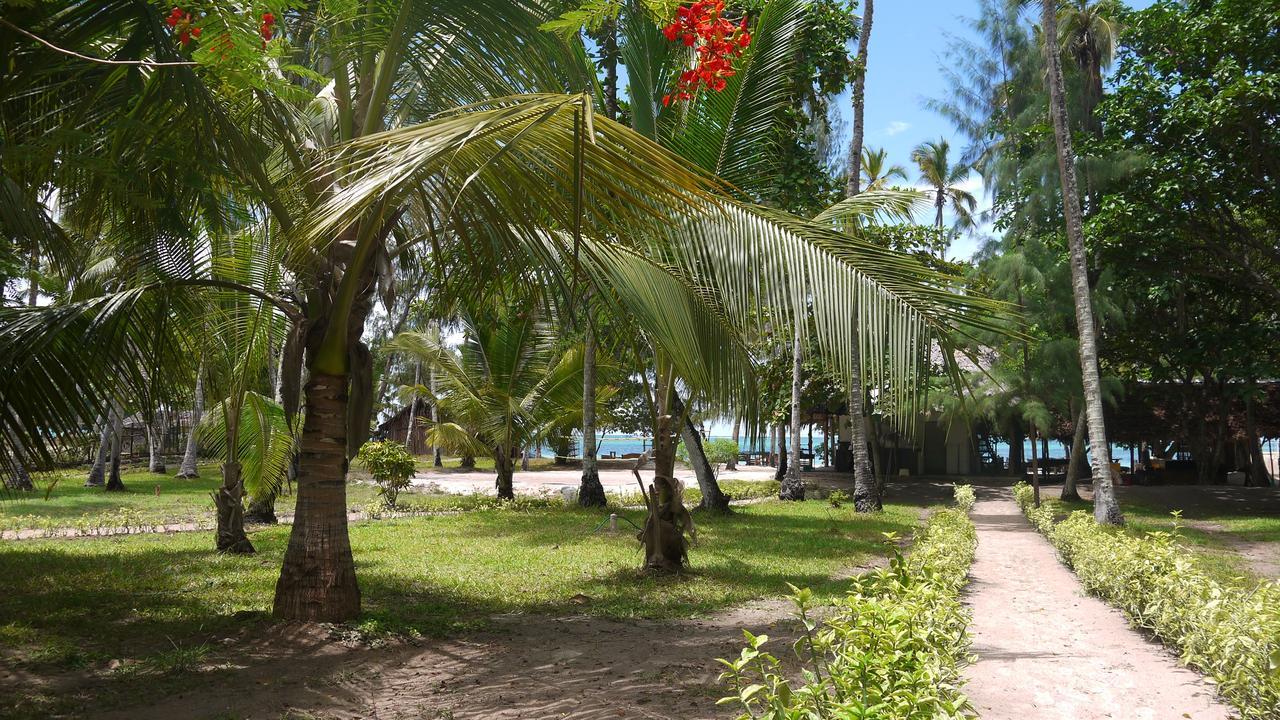 Ostello Soul Breeze Backpackers Diani Diani Beach Esterno foto