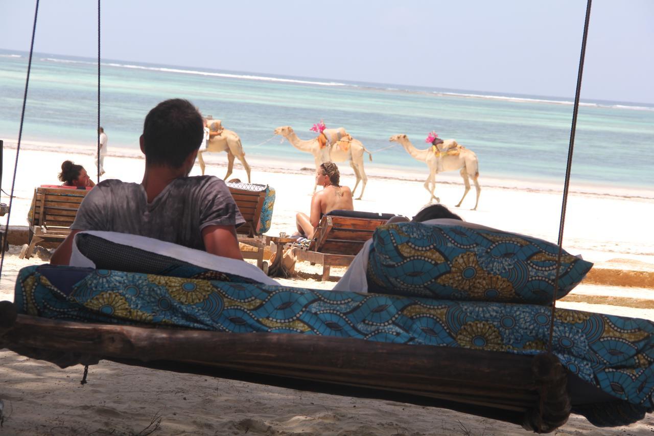 Ostello Soul Breeze Backpackers Diani Diani Beach Esterno foto