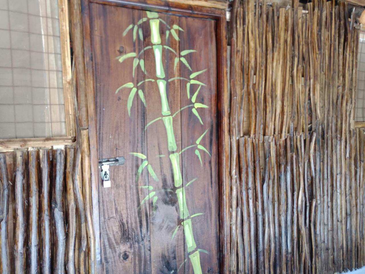 Ostello Soul Breeze Backpackers Diani Diani Beach Esterno foto