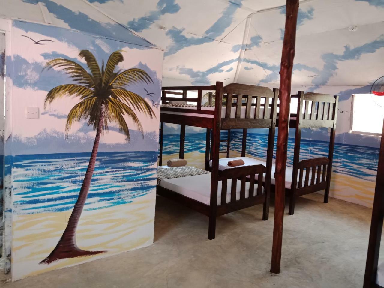 Ostello Soul Breeze Backpackers Diani Diani Beach Esterno foto