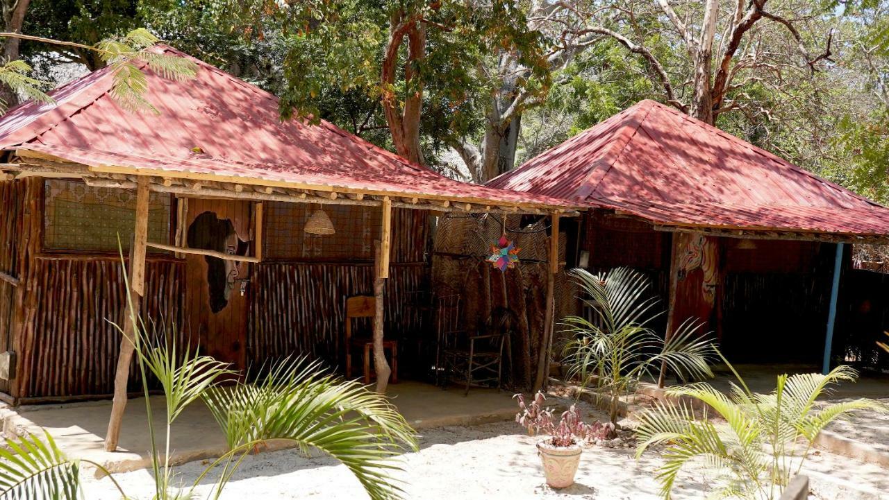 Ostello Soul Breeze Backpackers Diani Diani Beach Esterno foto