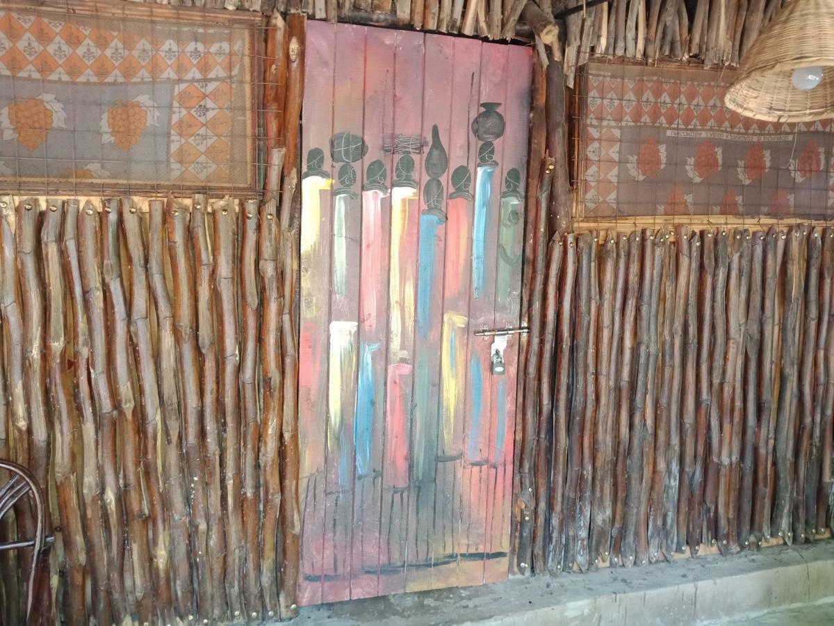 Ostello Soul Breeze Backpackers Diani Diani Beach Esterno foto